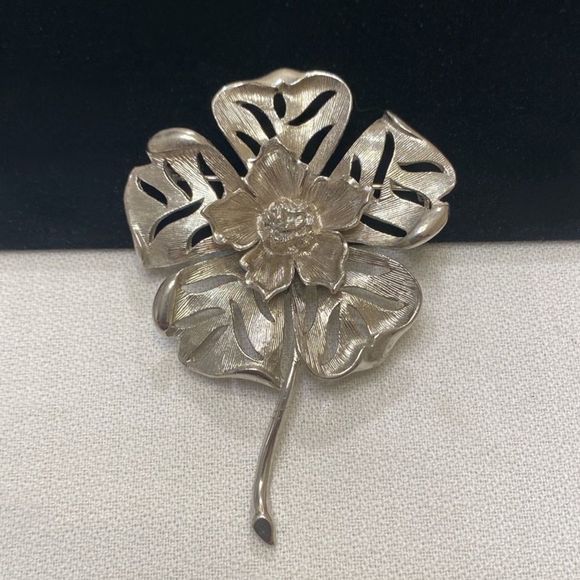 Vintage Silver Dimensional Flower Brooch Or Pin - Picture 2 of 10